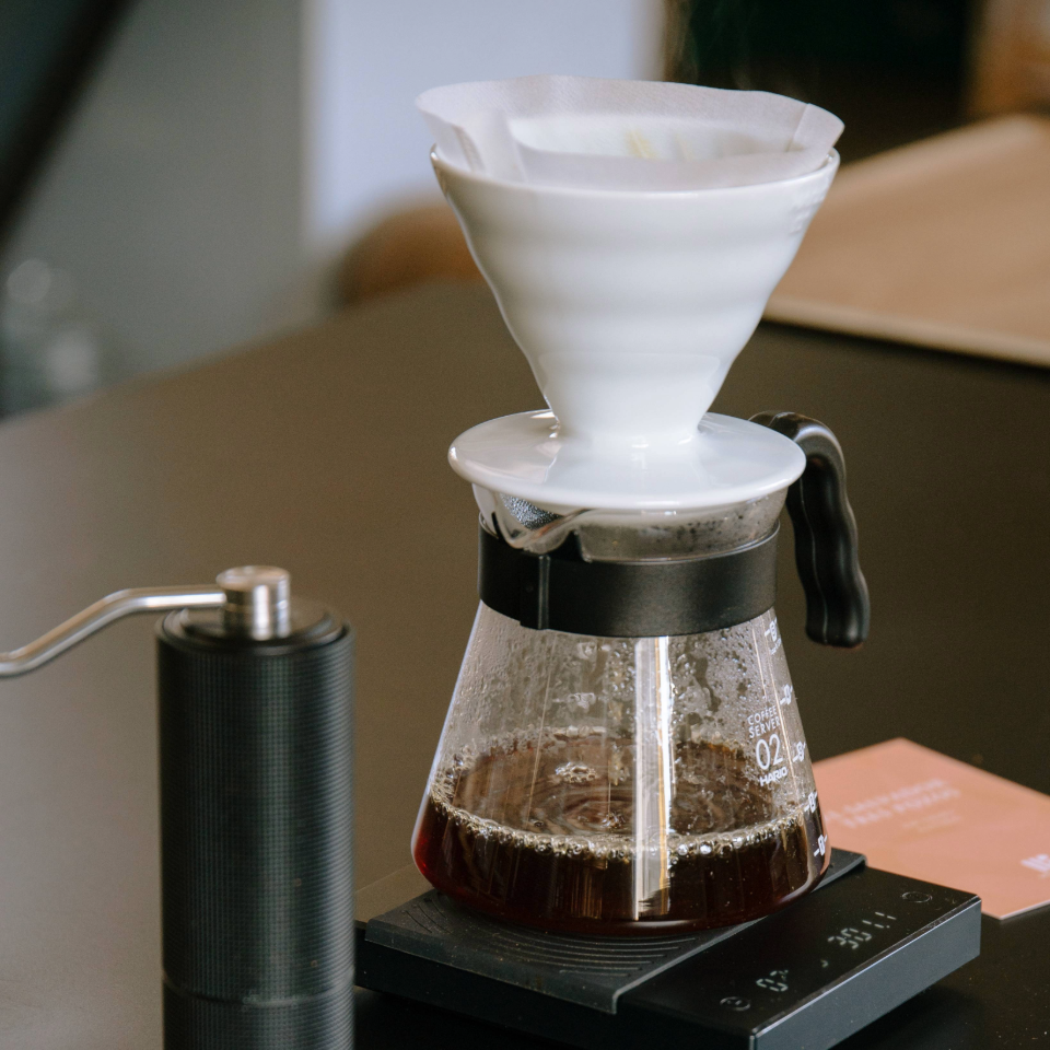 HARIO ハリオ V60透過ドリッパー01セラミックW(1-2杯用)